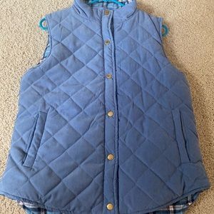 Reversible puffer vest